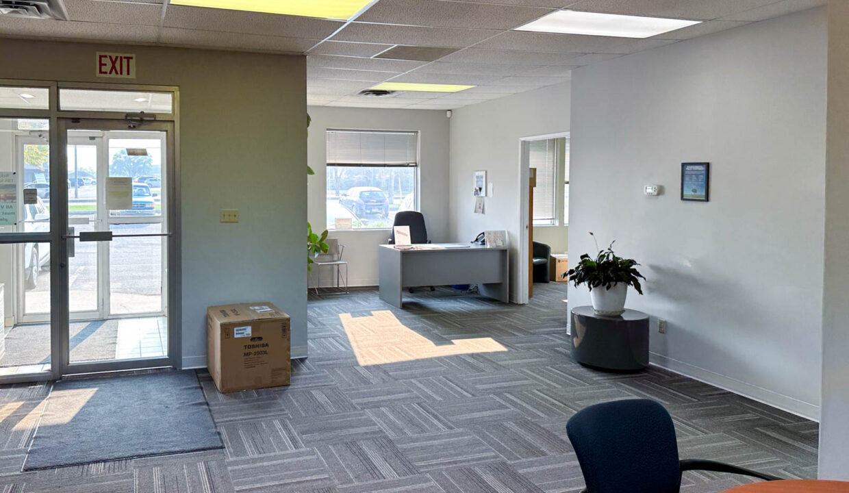 2120-Airport-Dr-Front-Door