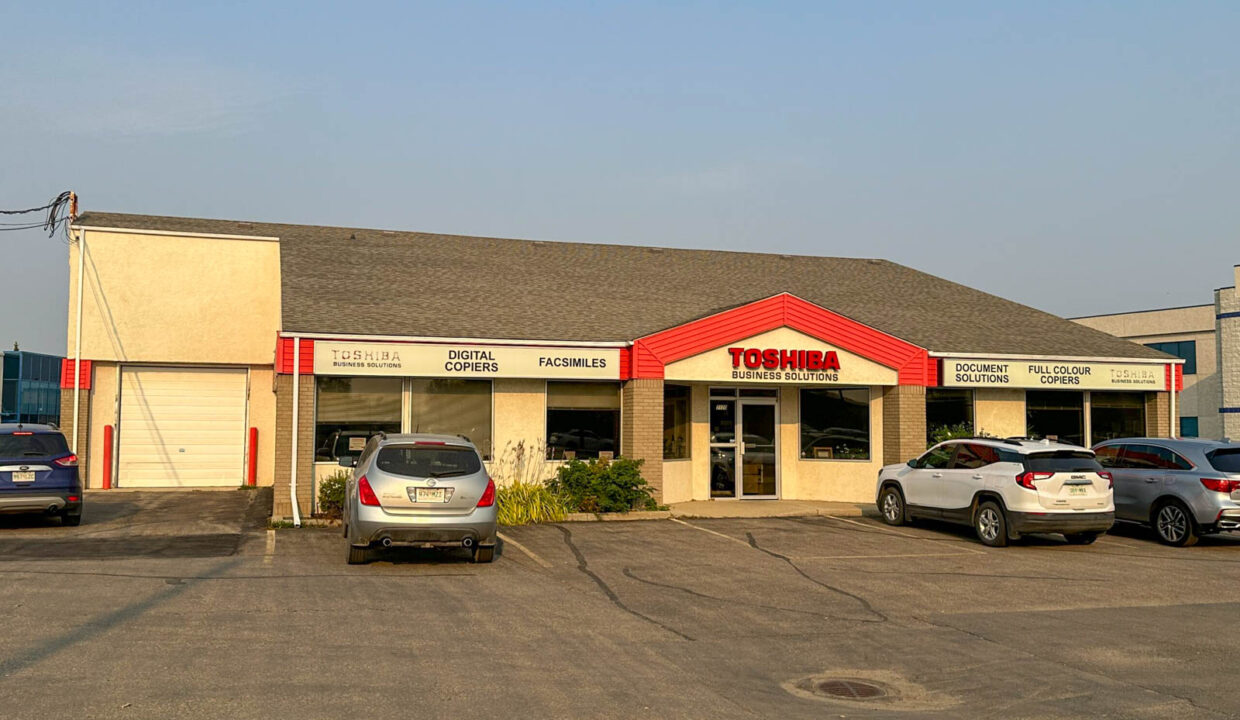 2120-Airport-Dr-Front-Exterior-1