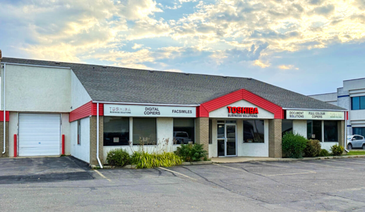 2120-Airport-Dr-Front-Exterior-2