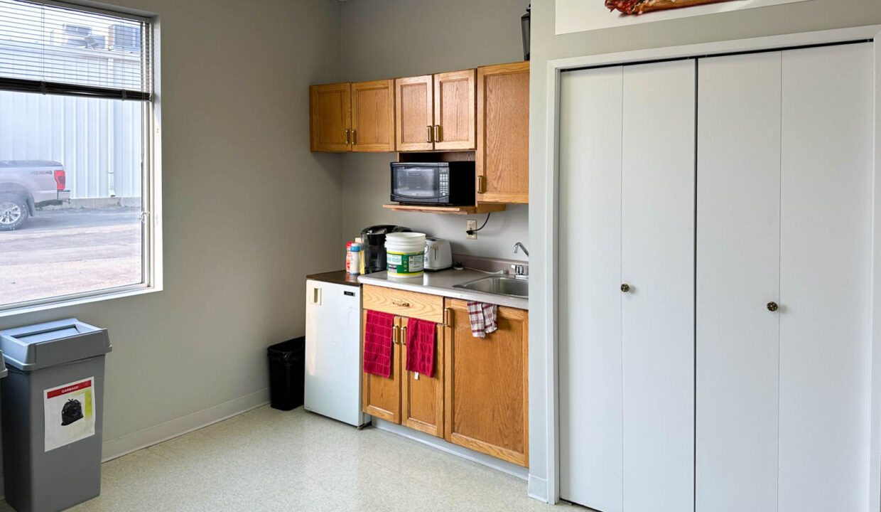 2120-Airport-Dr-Lunchroom