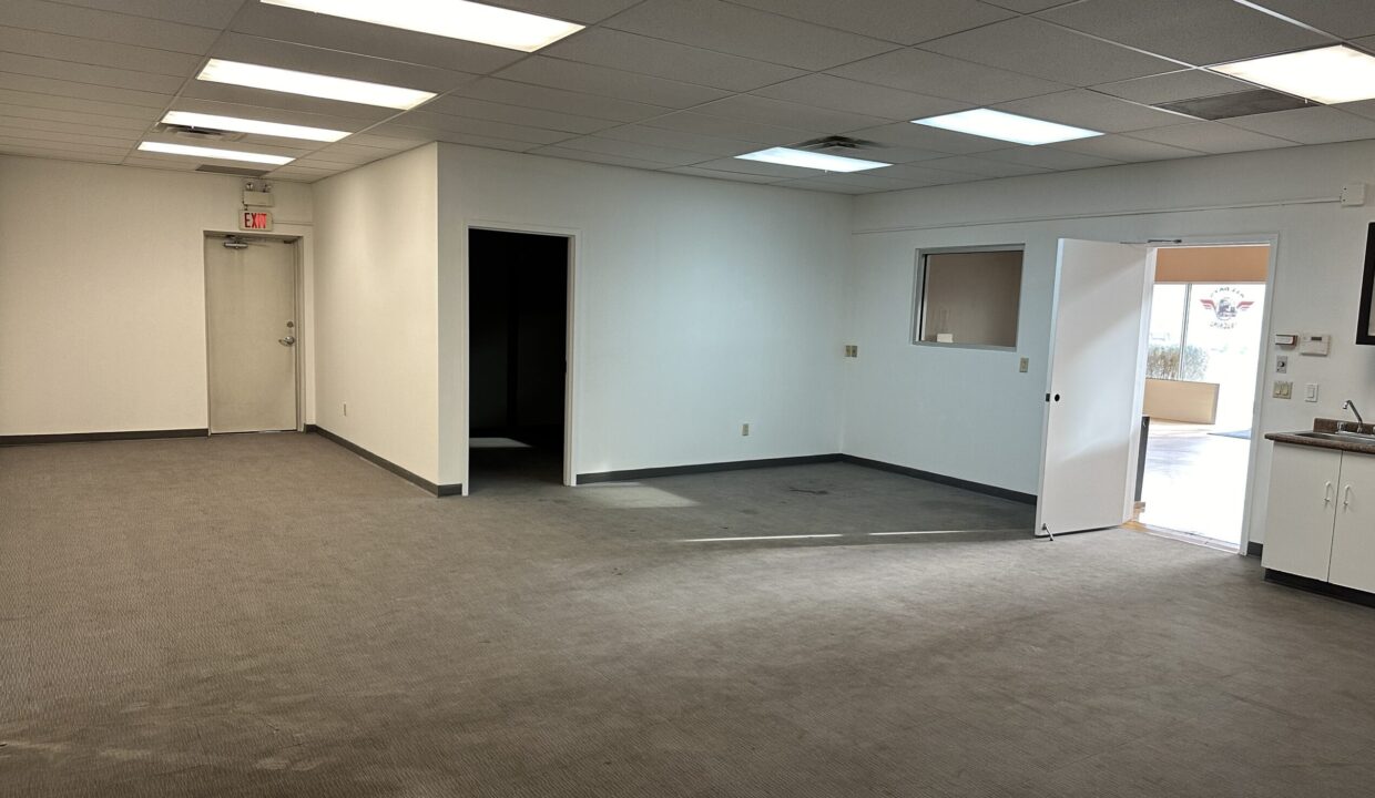 2917B-Millar-Ave-Interior-Open-Workspace