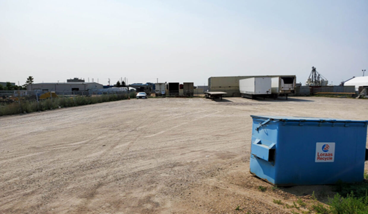 2917B-Millar-Ave-Yard