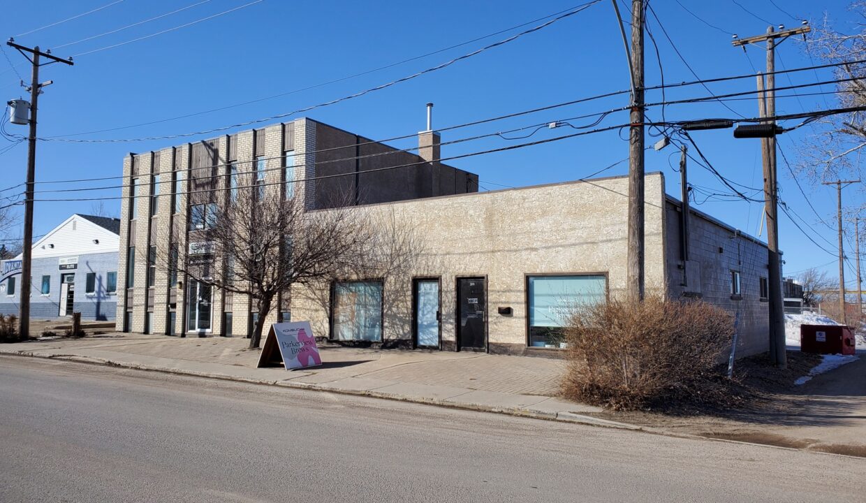 20-36th-St-East-Front-Exterior-Angled