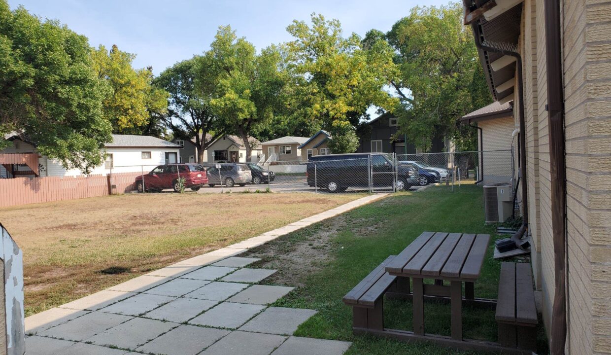 335-Avenue-G-Front-Yard